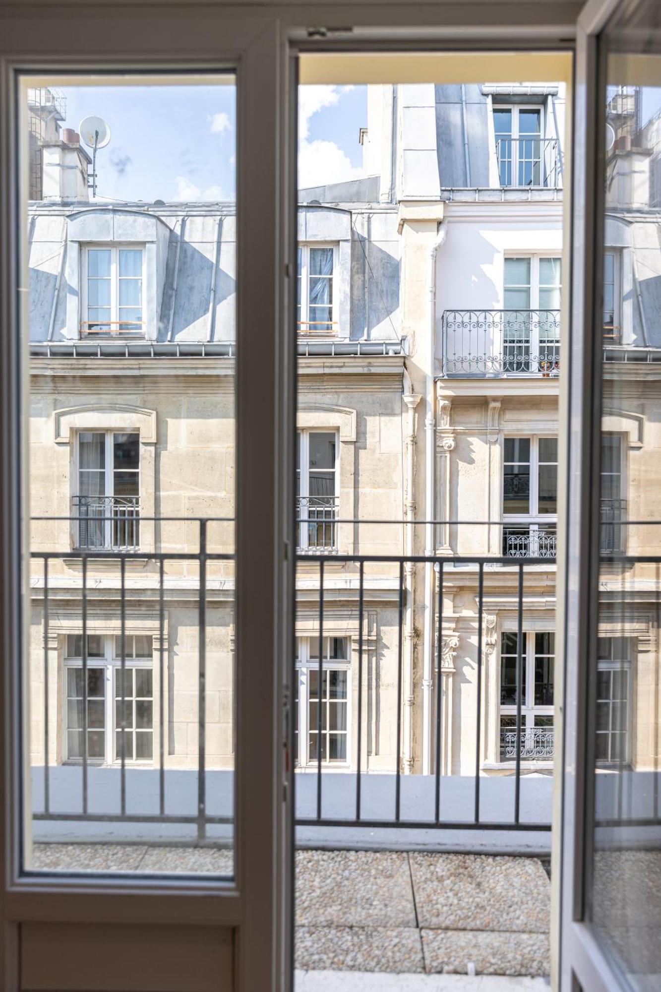 Leev Victoire & Paris