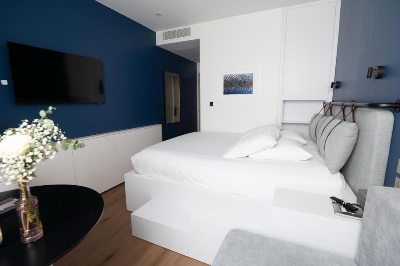 Hotel Leev Victoire & 4*